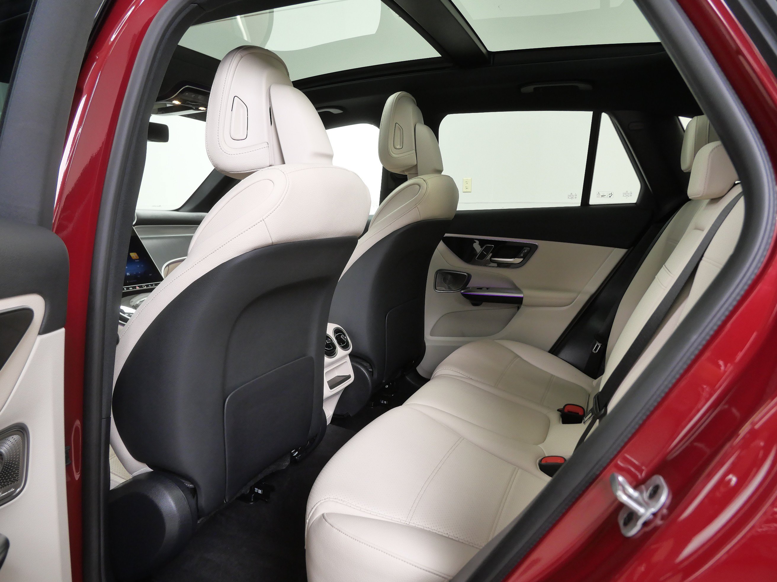 Certified 2026 Mercedes-Benz GLC 350e 4MATIC w/ Driver Assistance Package image 8