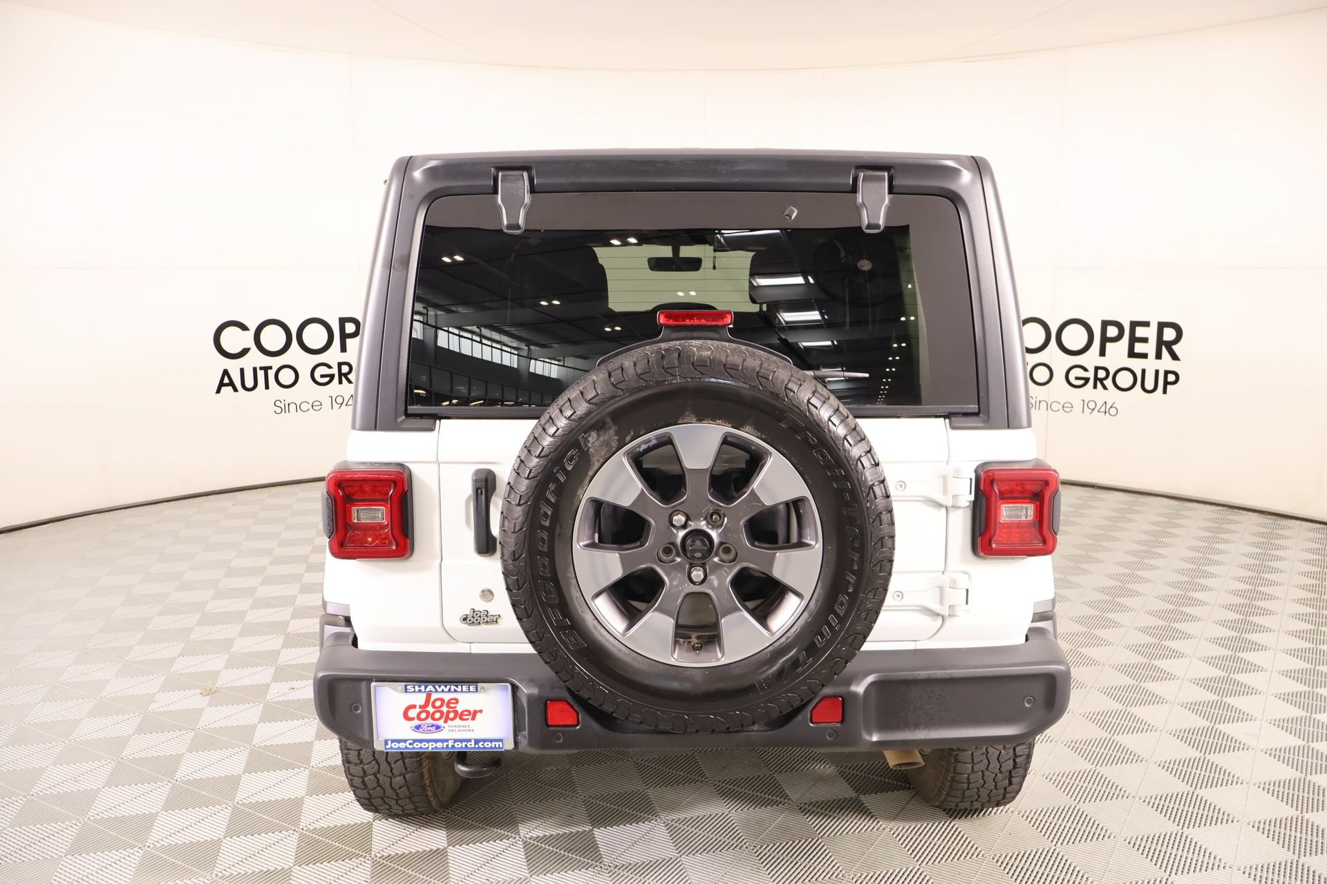 Used 2018 Jeep Wrangler Unlimited Sahara AWD/4WD image 22