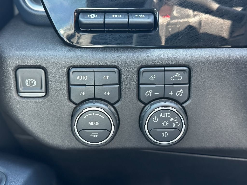 Used 2022 Chevrolet Silverado 1500 High Country w/ Technology Package image 6