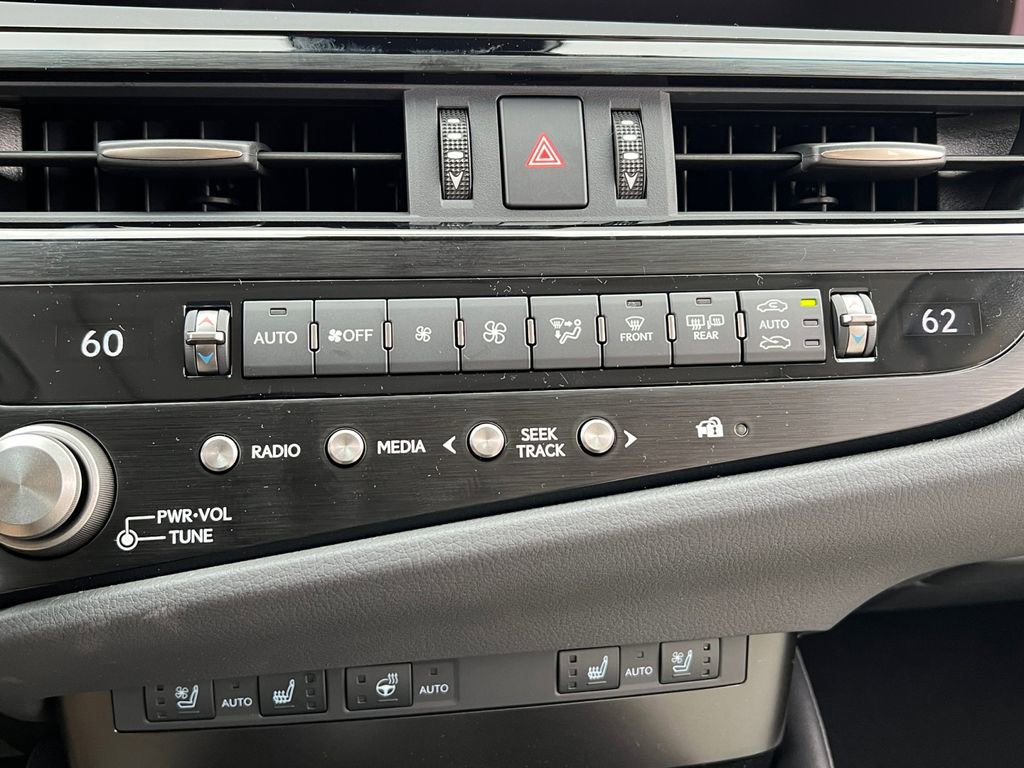New 2025 Lexus ES 300h w/ Premium Package image 24
