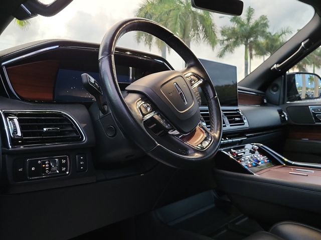 Used 2024 Lincoln Navigator Premiere AWD/4WD image 8