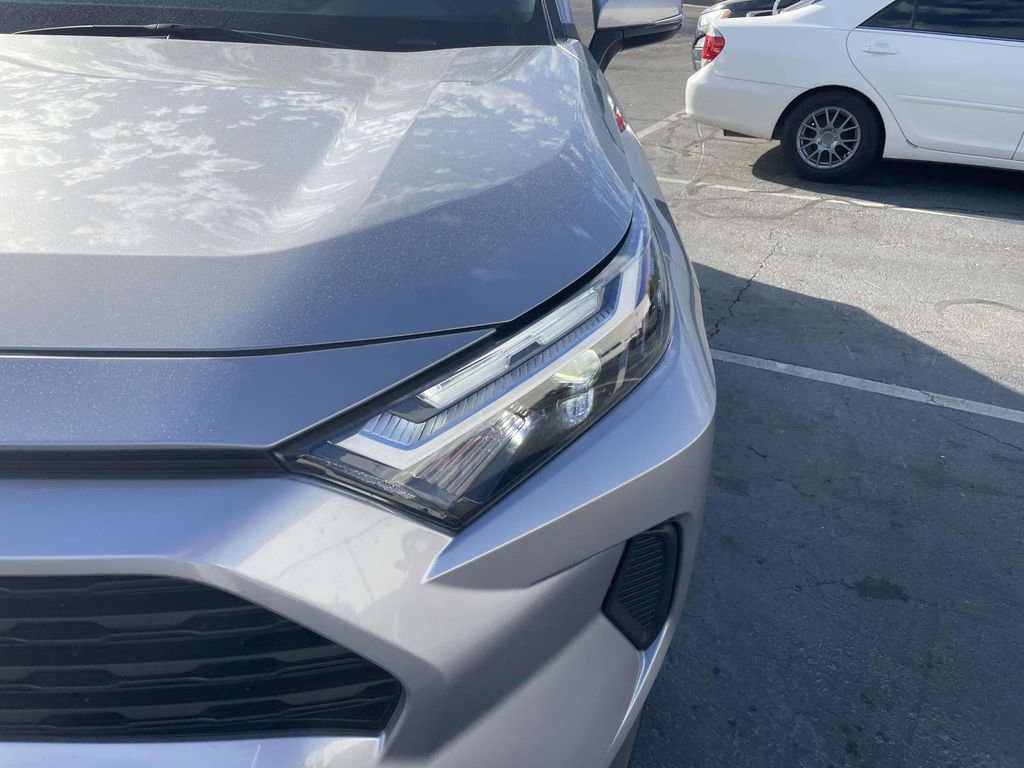 Used 2025 Toyota RAV4 XLE FWD image 14