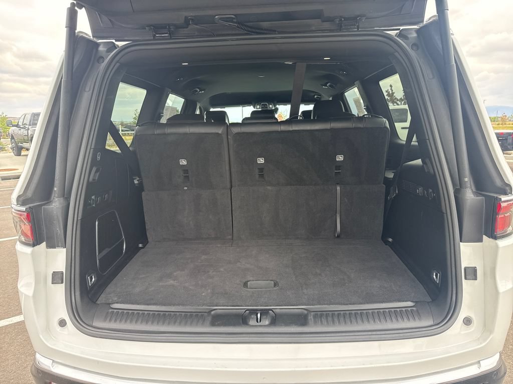Used 2025 Jeep Wagoneer 4WD image 31