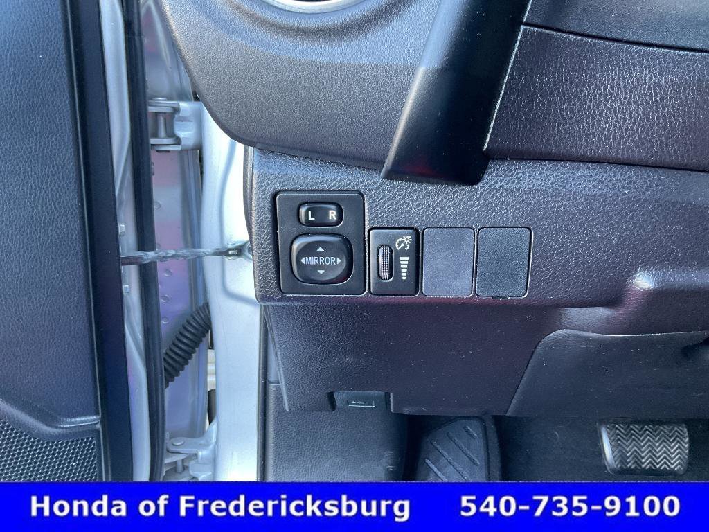 Used 2018 Toyota Corolla SE image 37