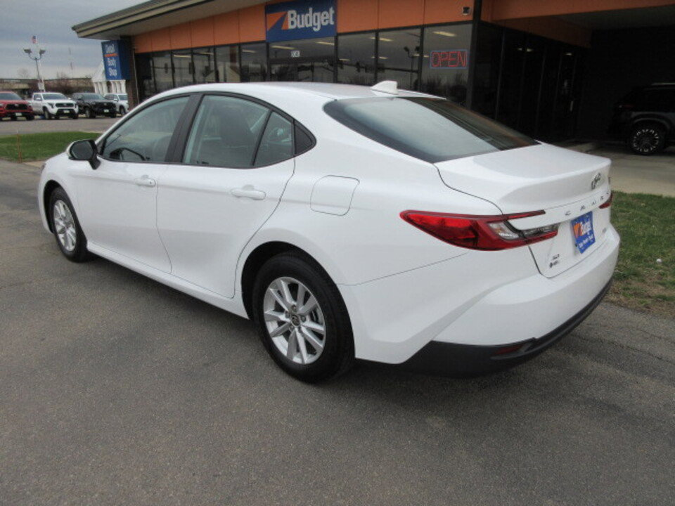 Used 2025 Toyota Camry LE w/ Convenience Package image 3