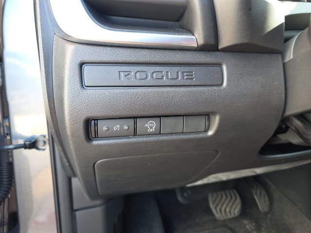 Used 2023 Nissan Rogue S image 14