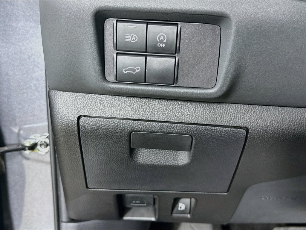 Used 2024 Toyota Highlander XLE FWD image 10
