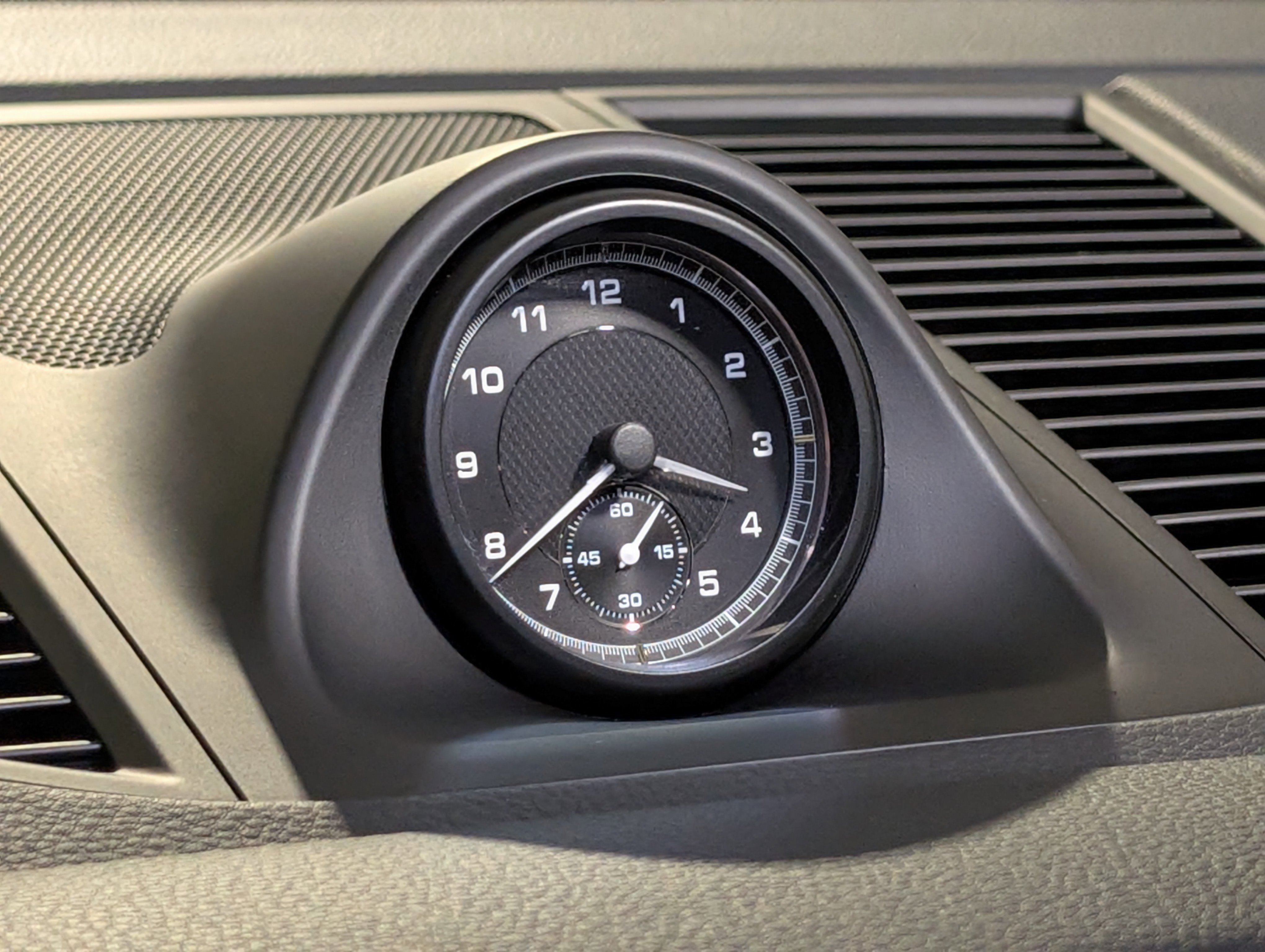 Certified 2025 Porsche Macan image 35