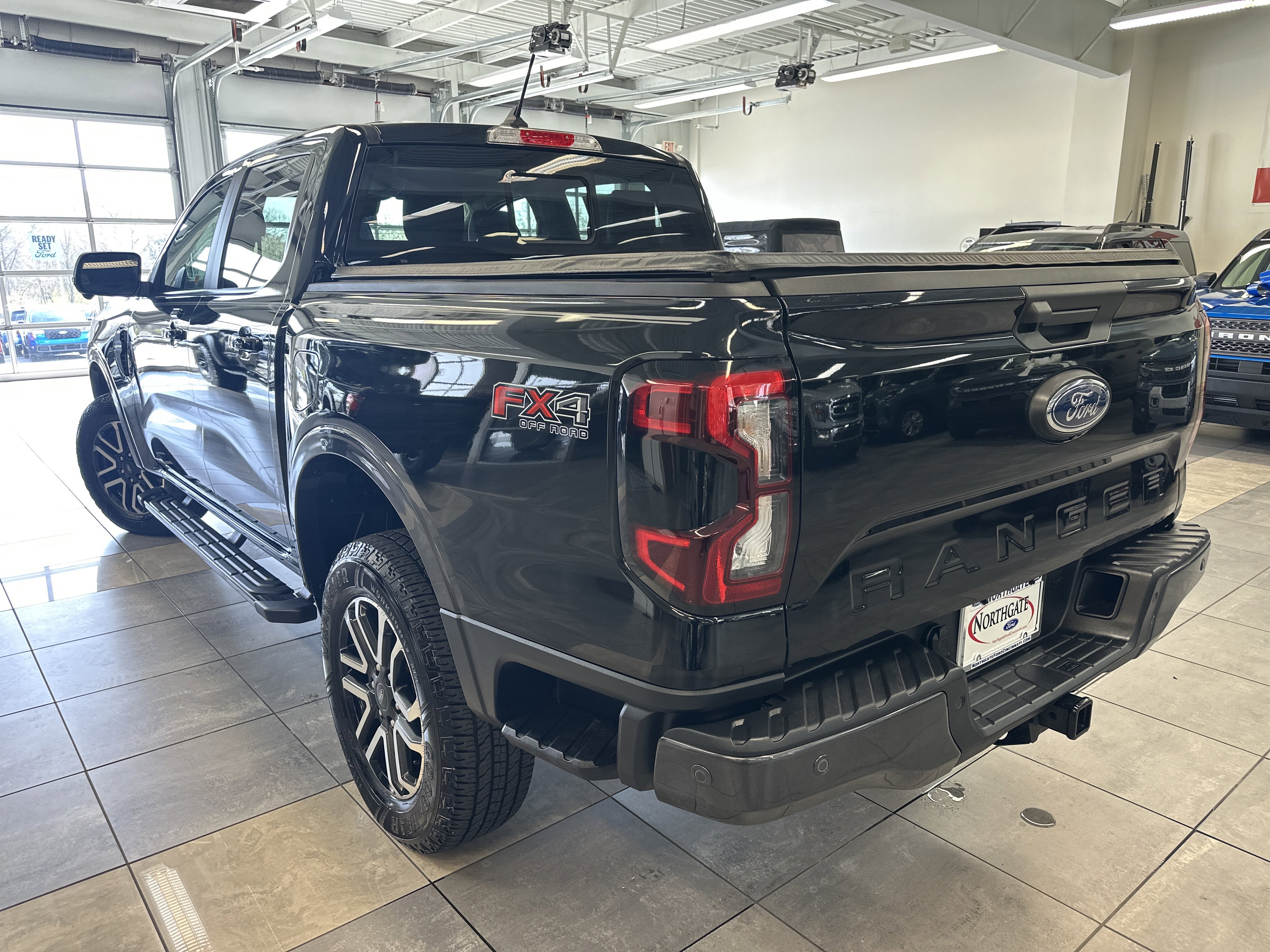 Used 2024 Ford Ranger Lariat w/ FX4 Off-Road Package image 16