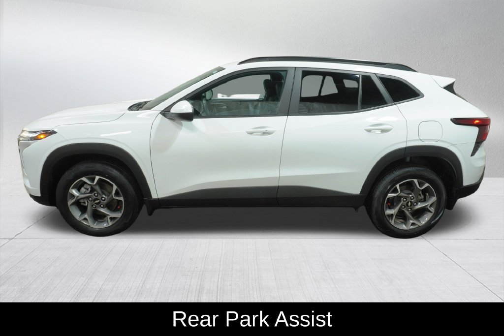 Used 2024 Chevrolet Trax LT w/ Driver Confidence Package FWD image 9