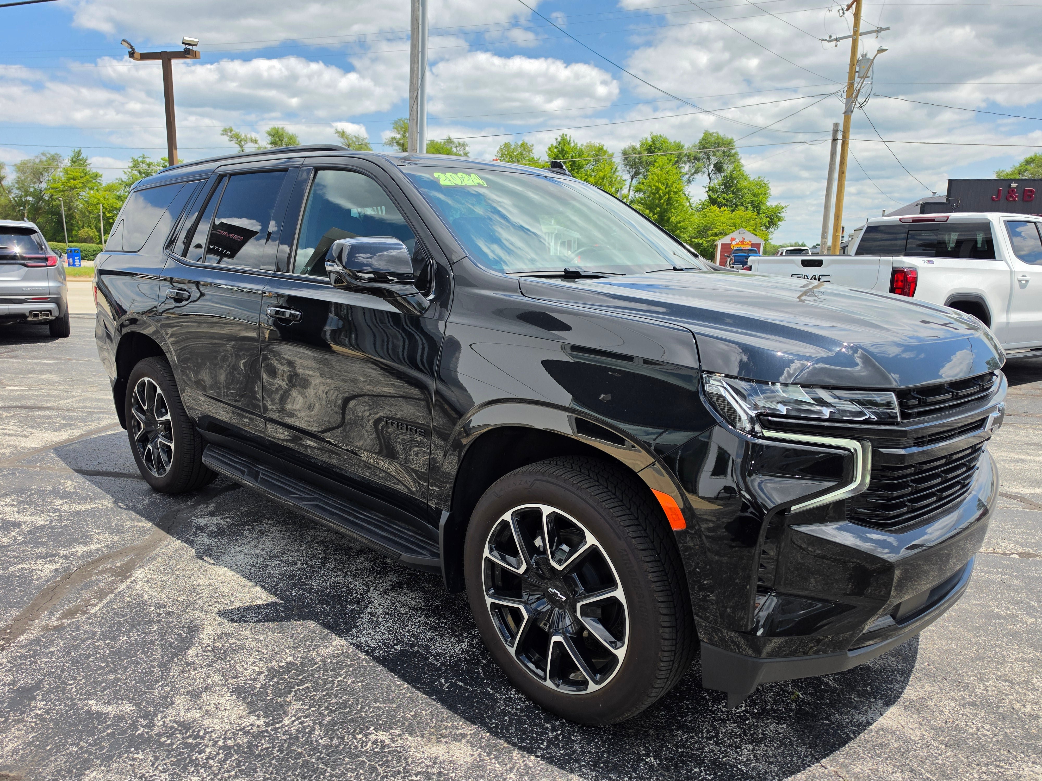 Used 2024 Chevrolet Tahoe RST w/ Luxury Package AWD/4WD image 3