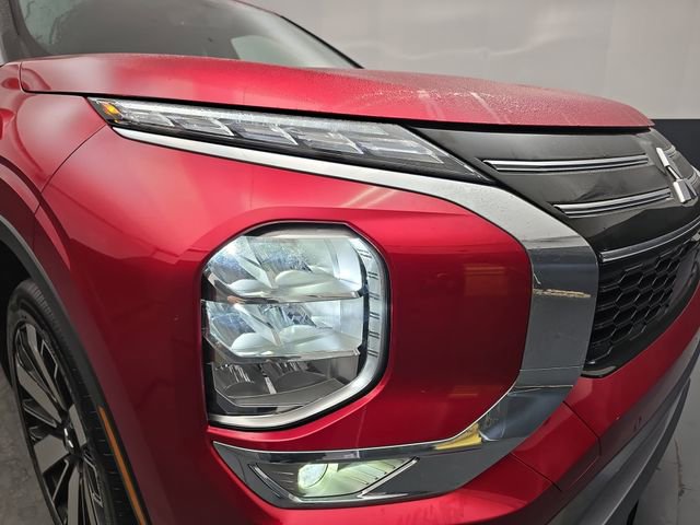 Used 2025 Mitsubishi Outlander SE image 13