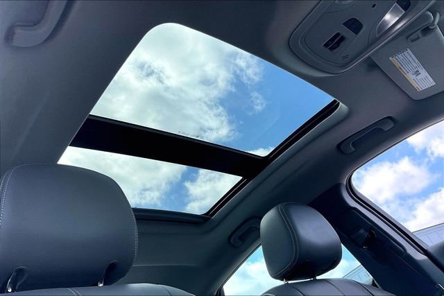 Used 2018 Chevrolet Impala Premier w/ Premier Convenience Package image 25