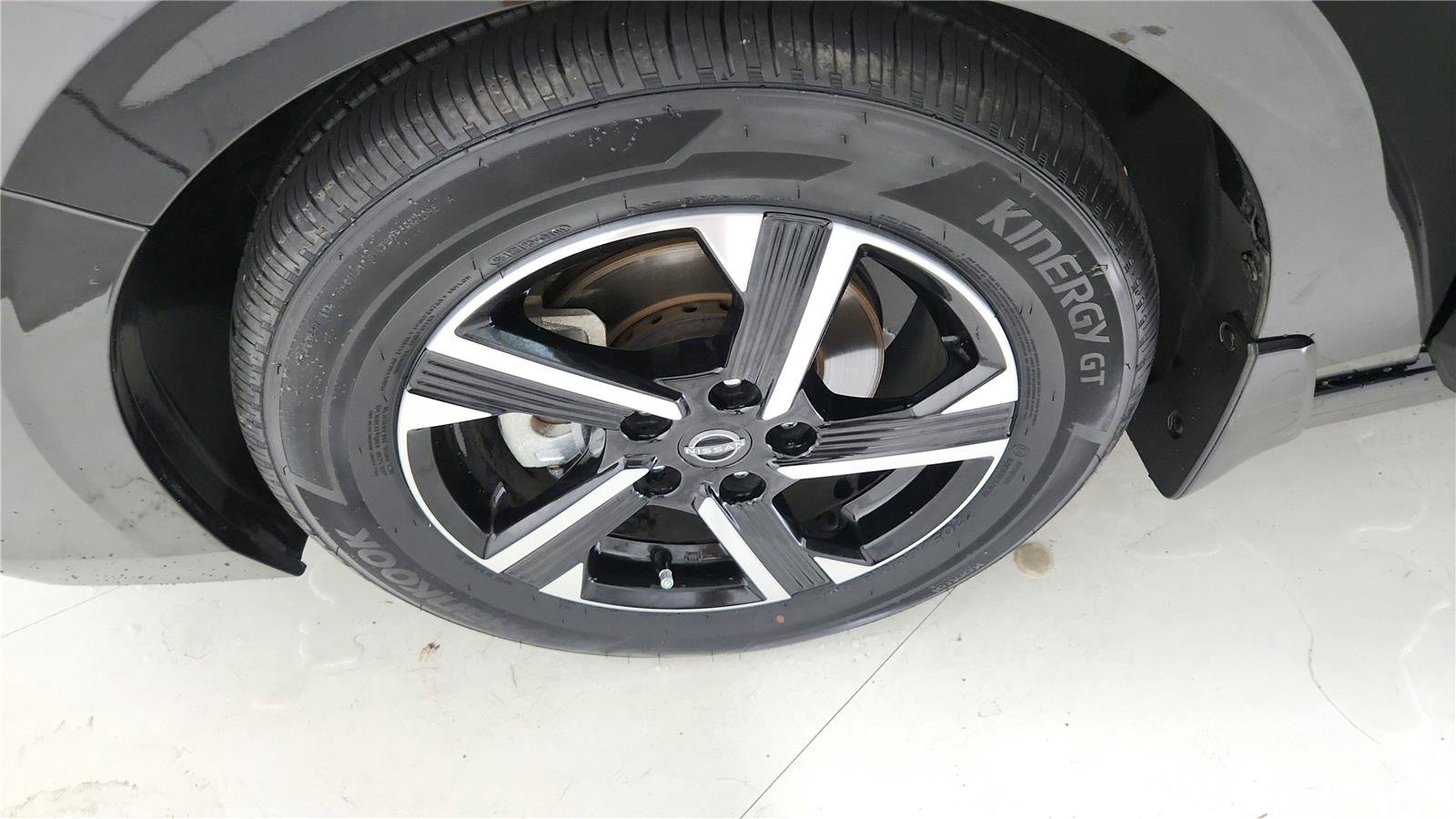 Used 2024 Nissan Sentra SV FWD image 28