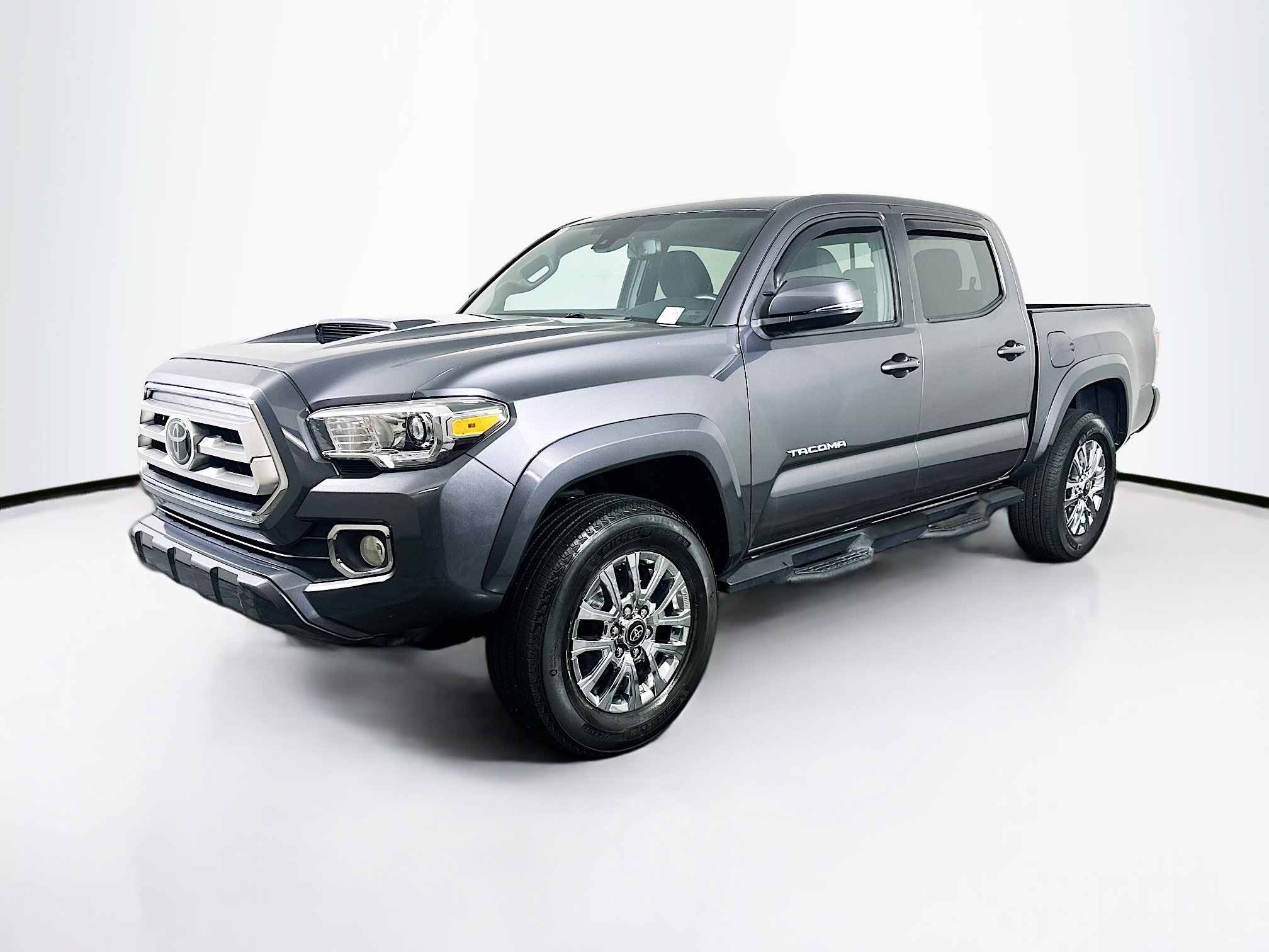 Used 2020 Toyota Tacoma TRD Sport image 3