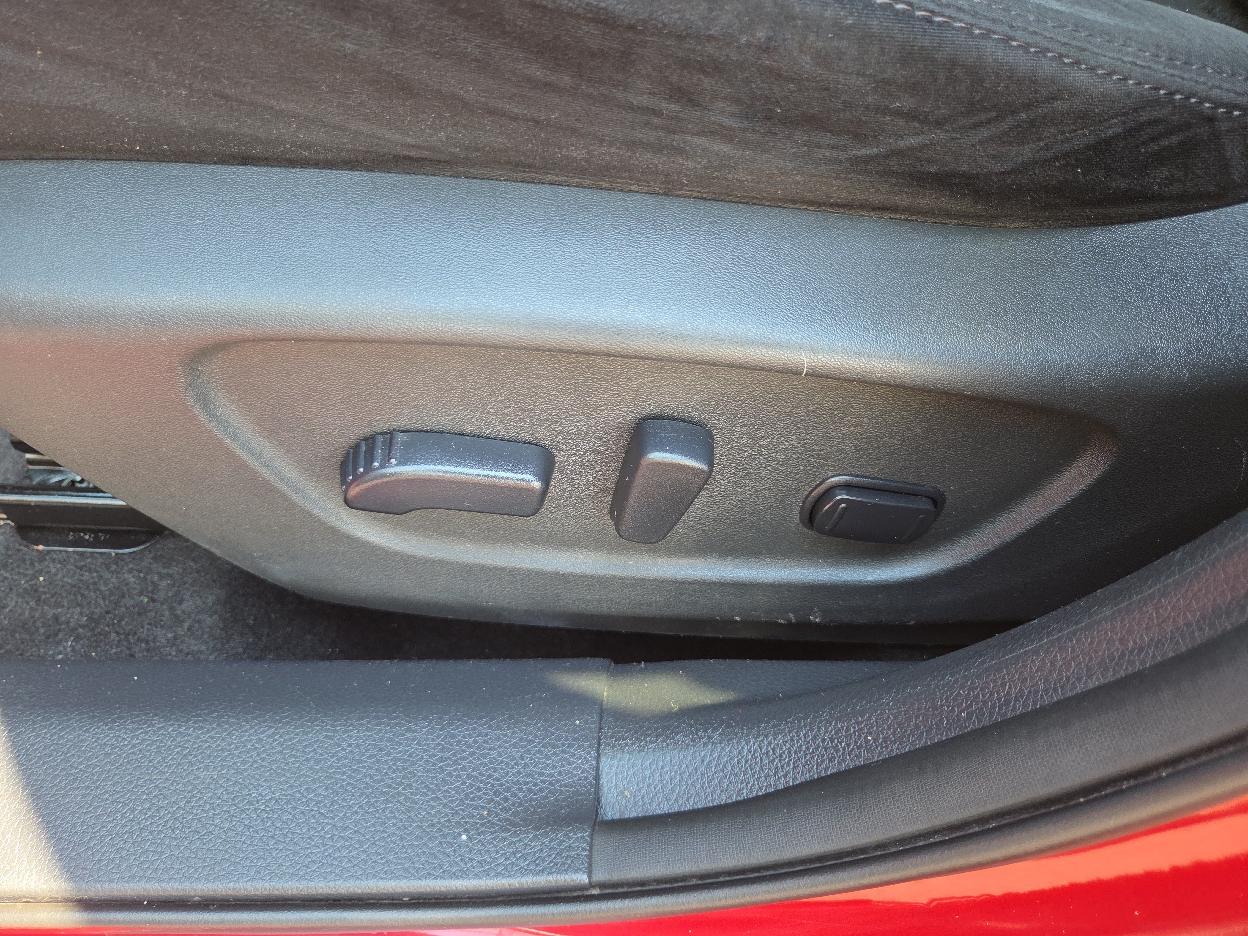 Used 2015 Nissan Rogue SV AWD/4WD image 29