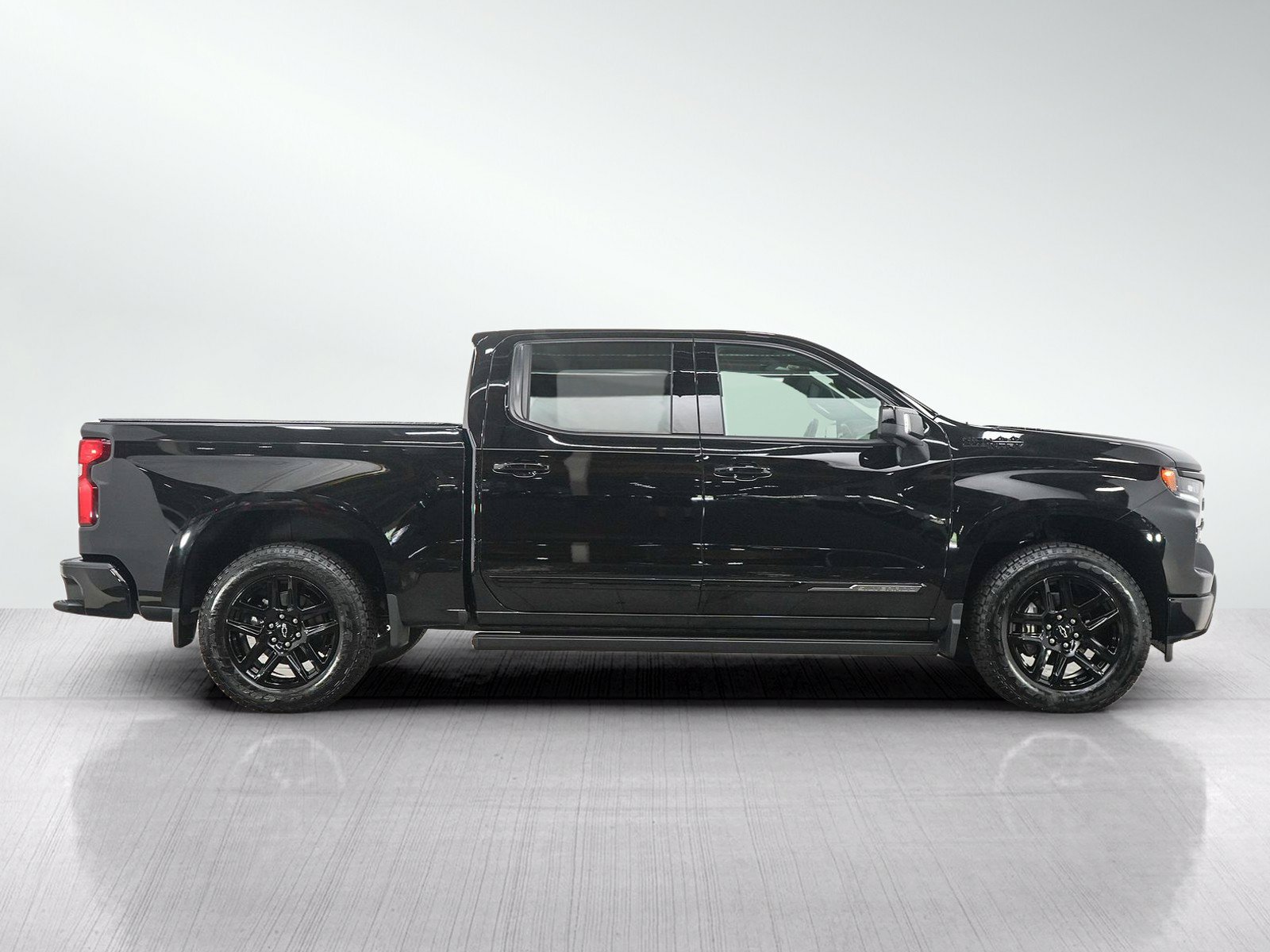 Used 2026 Chevrolet Silverado 1500 High Country w/ Midnight Edition AWD/4WD image 6