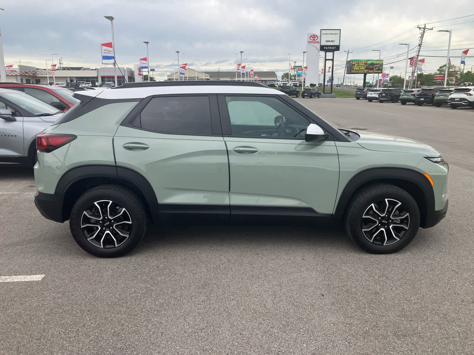 Used 2024 Chevrolet TrailBlazer ACTIV w/ Driver Confidence Package image 6