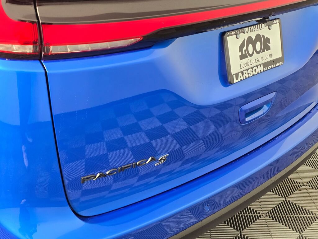 New 2026 Chrysler Pacifica Select AWD/4WD image 15
