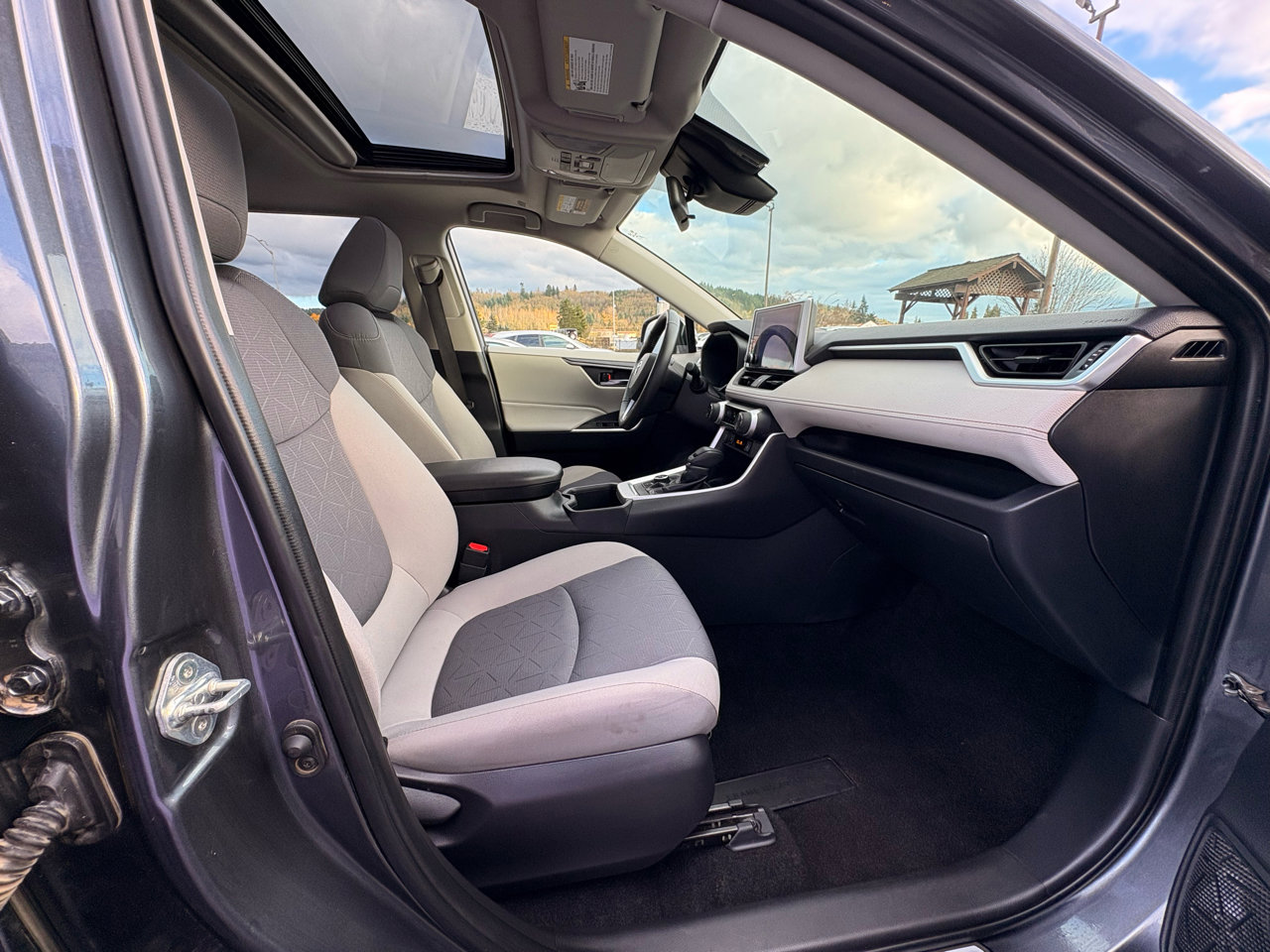 Used 2024 Toyota RAV4 XLE image 21