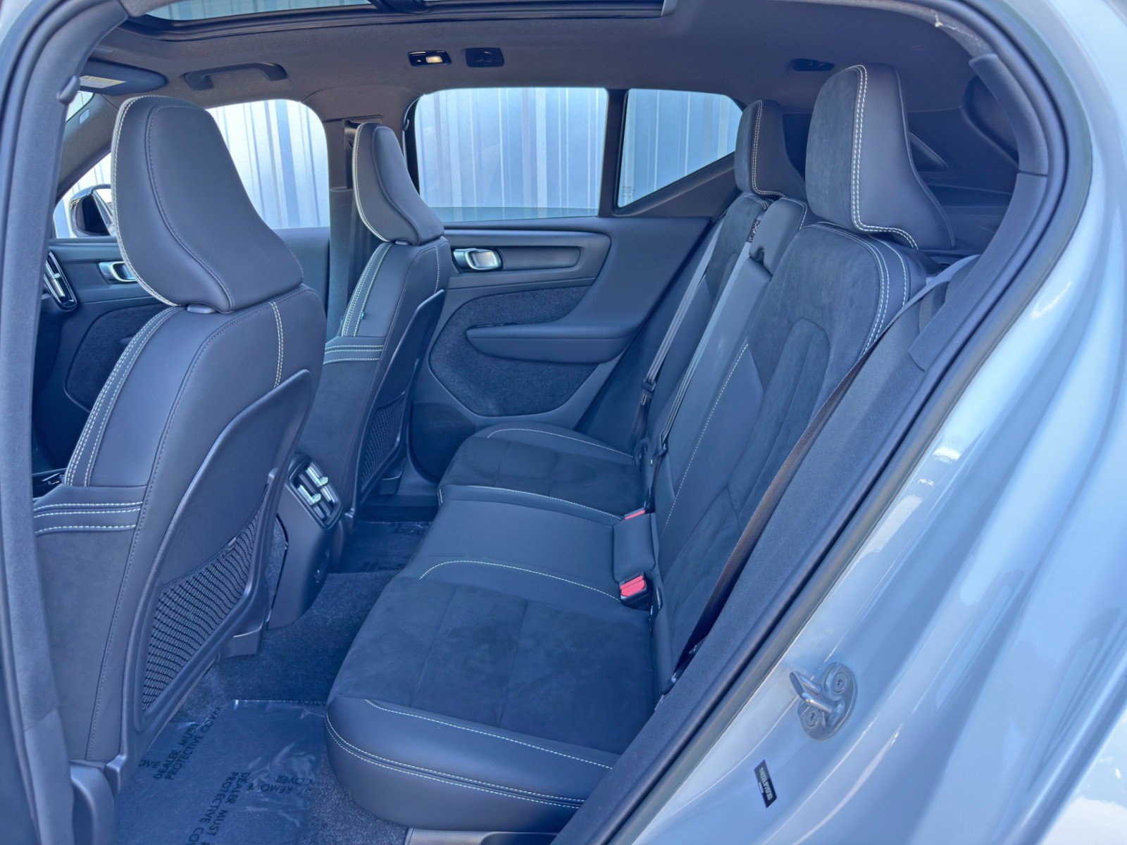 Used 2023 Volvo XC40 Recharge Plus w/ Protection Package Premier image 40