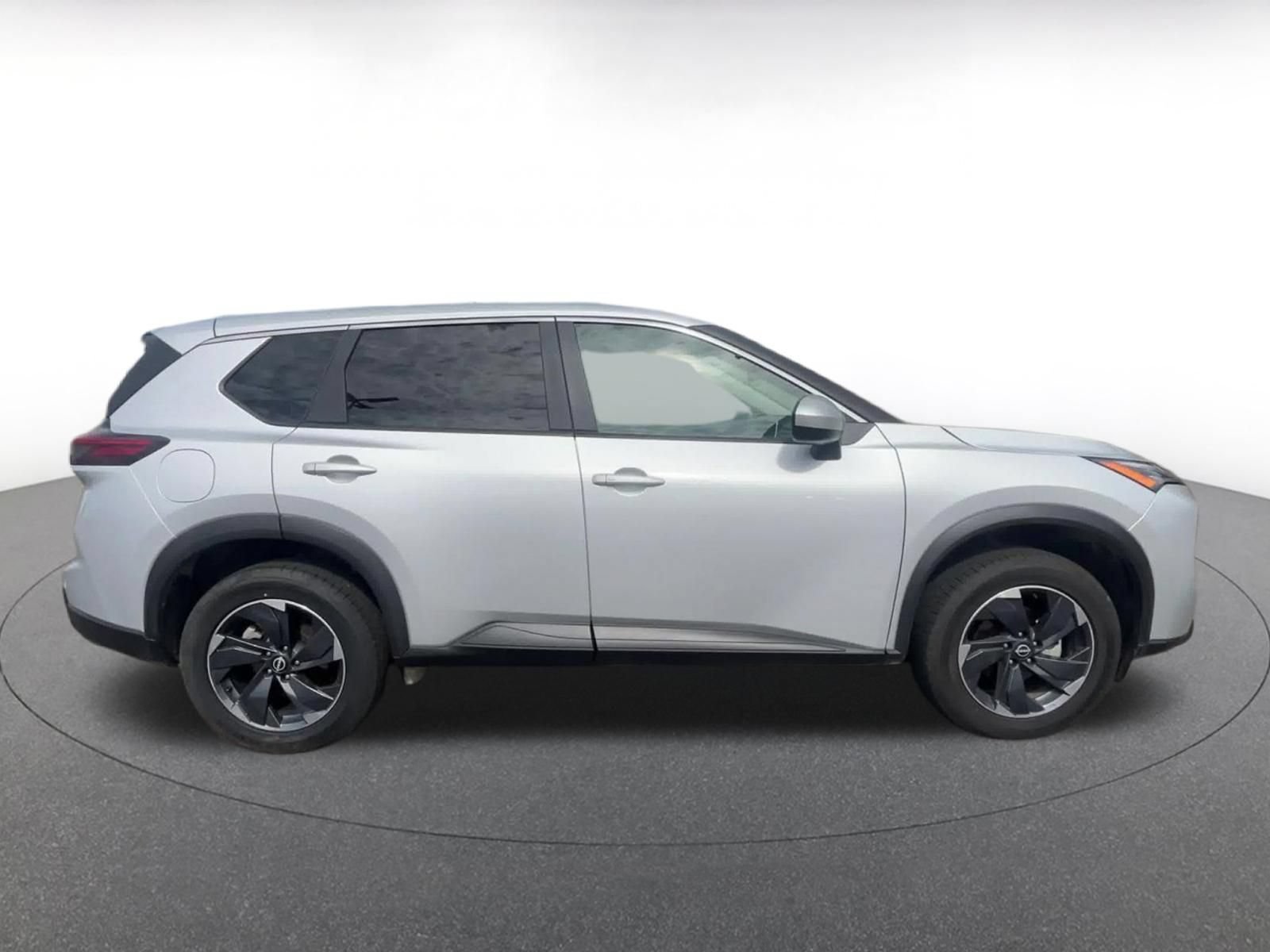 Used 2025 Nissan Rogue SV FWD image 16