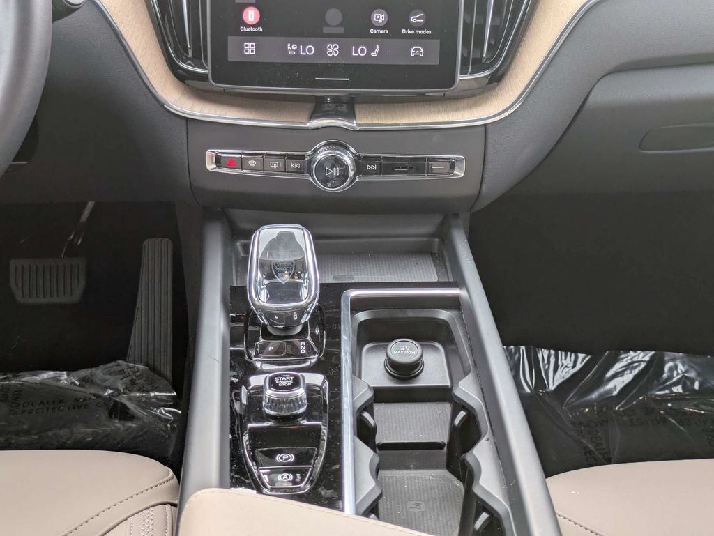 Certified 2026 Volvo XC60 B5 Plus w/ Protection Package Premier AWD/4WD image 20