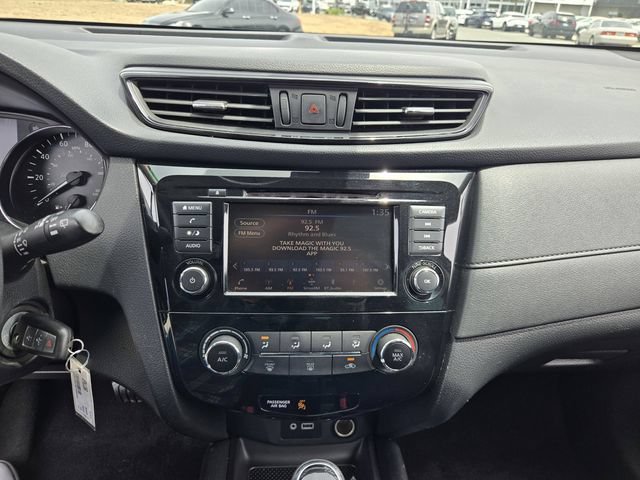 Used 2019 Nissan Rogue S FWD image 16