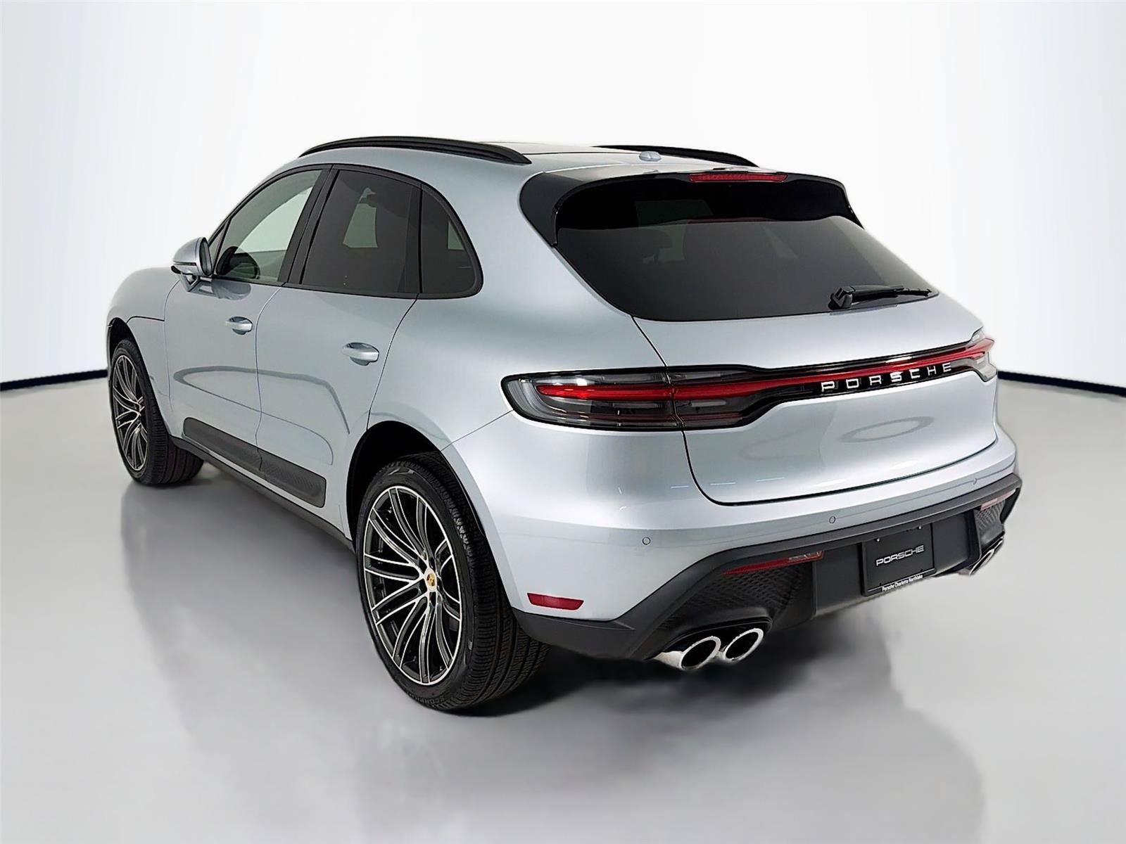 Certified 2026 Porsche Macan AWD/4WD image 3