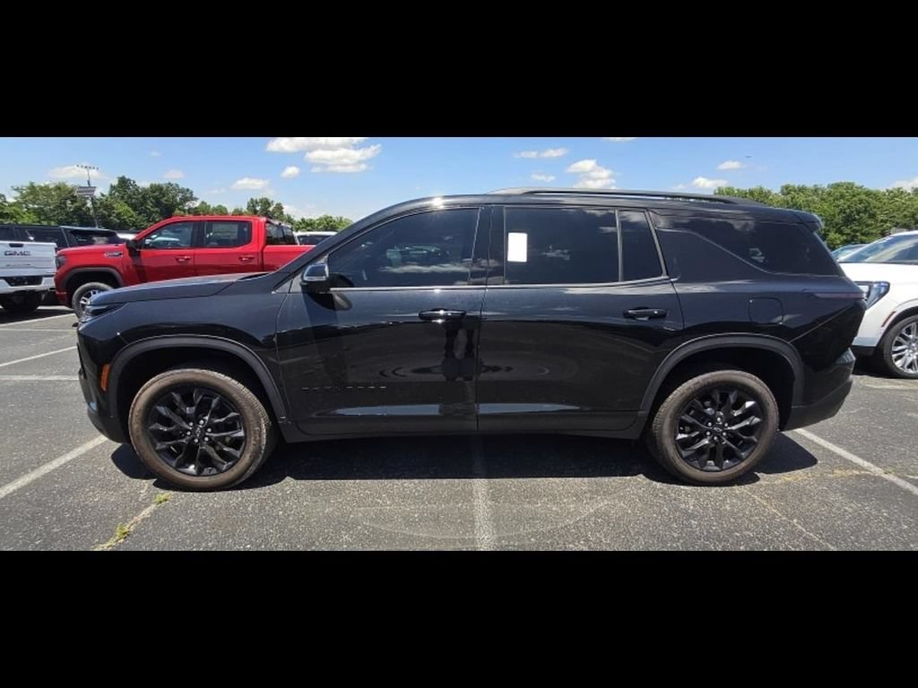 Used 2024 Chevrolet Traverse LT w/ Midnight/Sport Edition FWD image 9