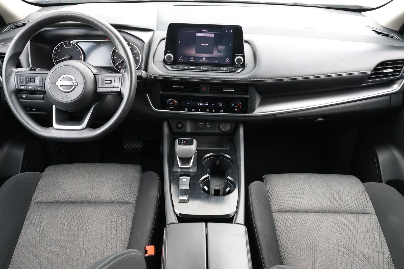 Used 2024 Nissan Rogue SV image 2