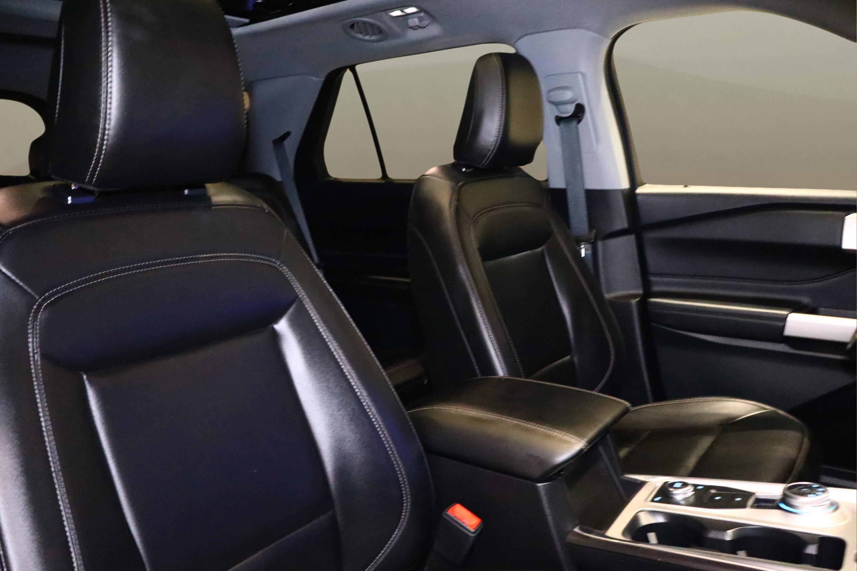 Used 2024 Ford Explorer XLT w/ Equipment Group 202A image 21