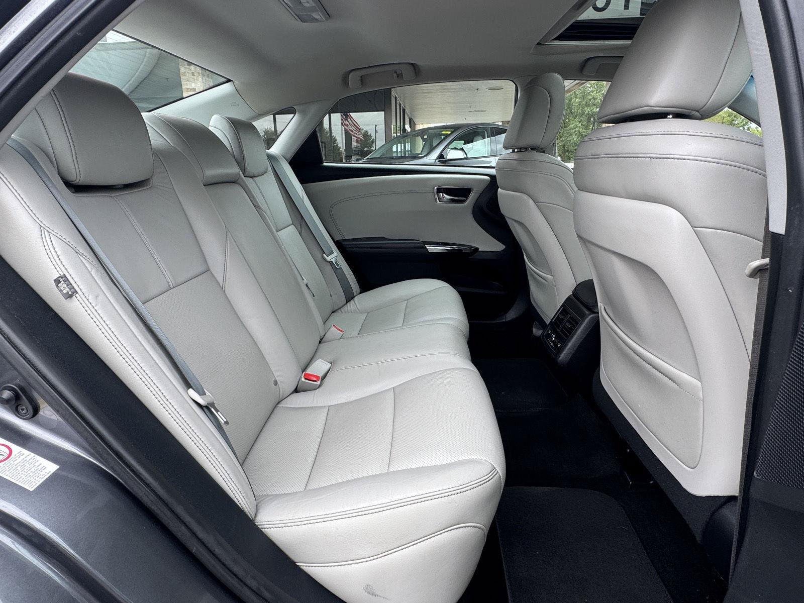 Used 2018 Toyota Avalon Limited FWD image 30