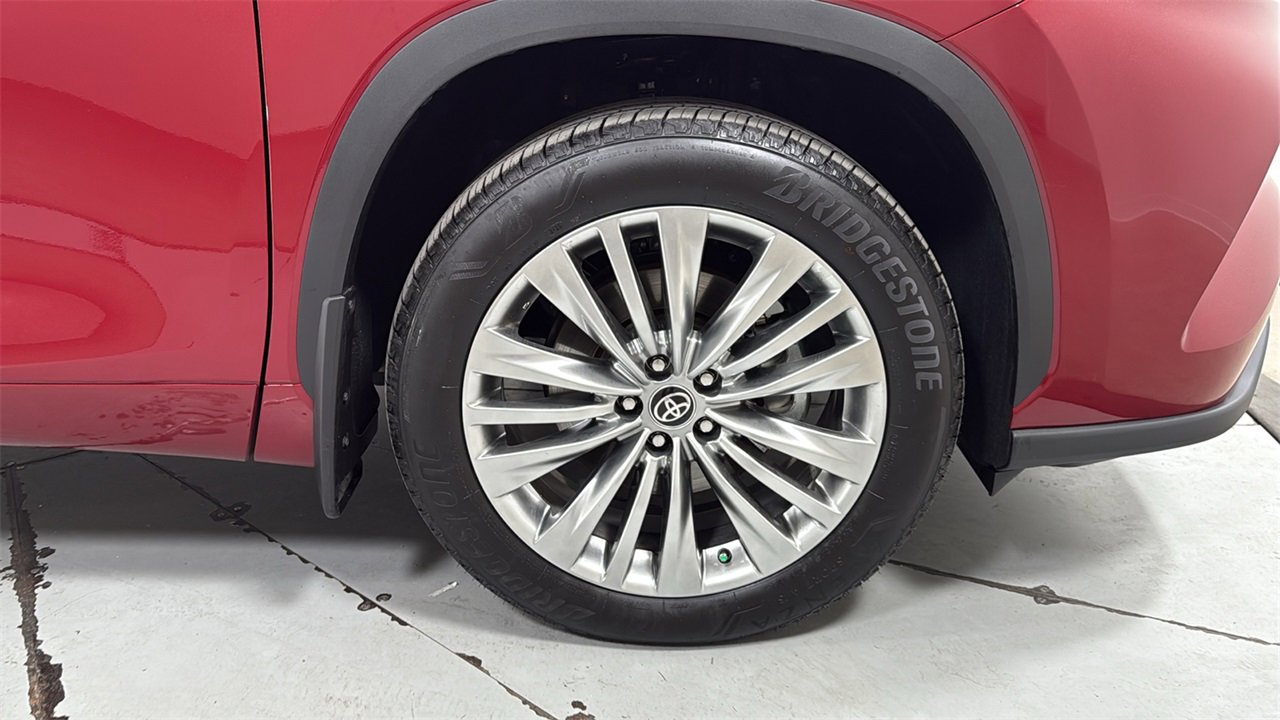 Certified 2025 Toyota Highlander Platinum image 22