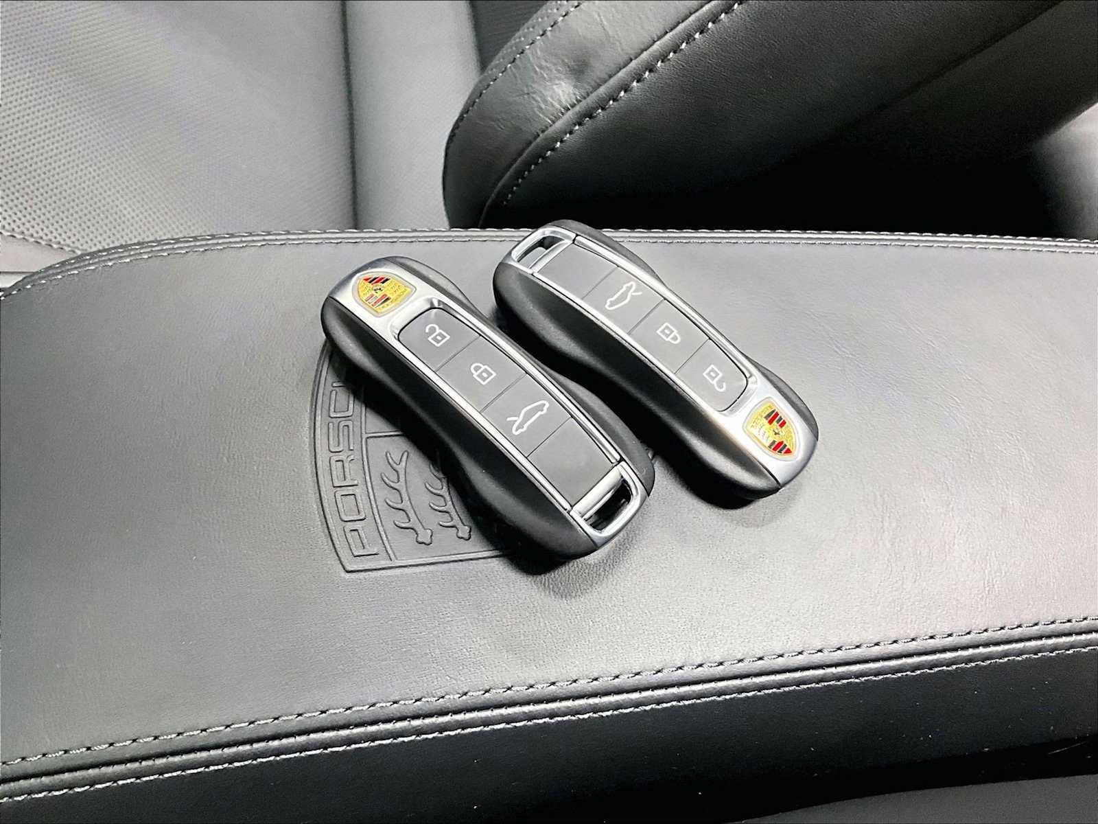 Used 2026 Porsche 911 Carrera 4 GTS image 38