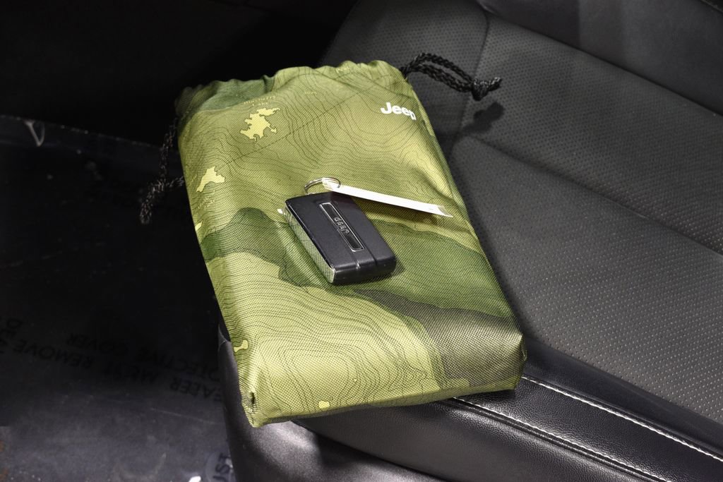 Used 2023 Jeep Grand Cherokee L Laredo image 38