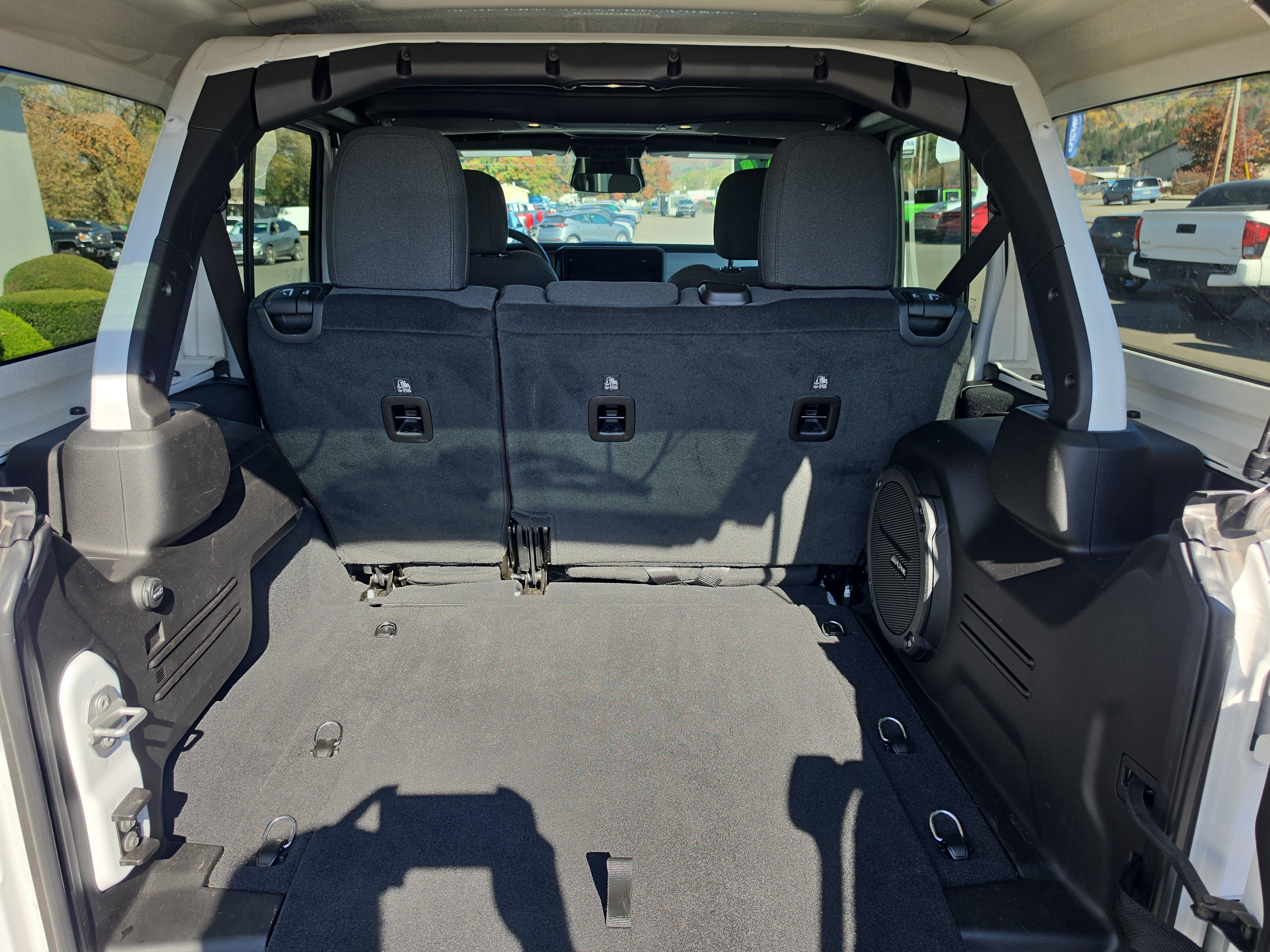 Used 2026 Jeep Wrangler Unlimited Sahara AWD/4WD image 5