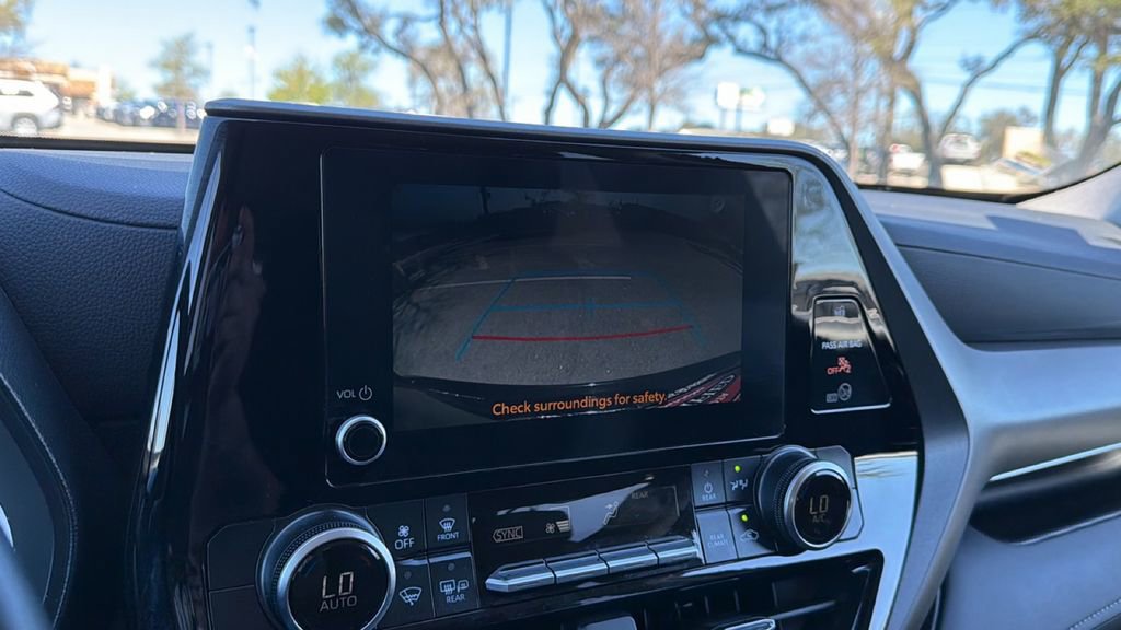 Certified 2025 Toyota Highlander LE image 30