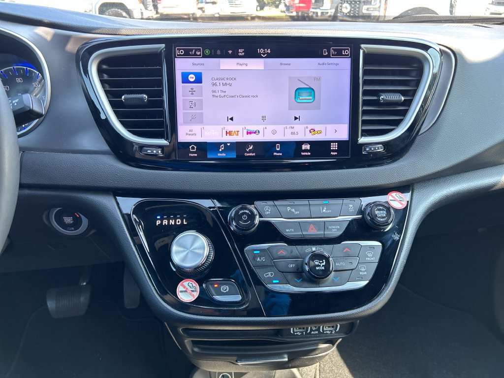 Used 2025 Chrysler Pacifica Select FWD image 18