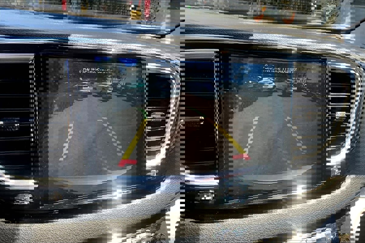 Used 2024 Chrysler Pacifica Touring-L image 18