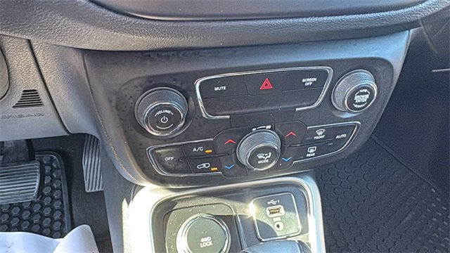 Used 2020 Jeep Compass Latitude w/ Cold Weather Group image 14