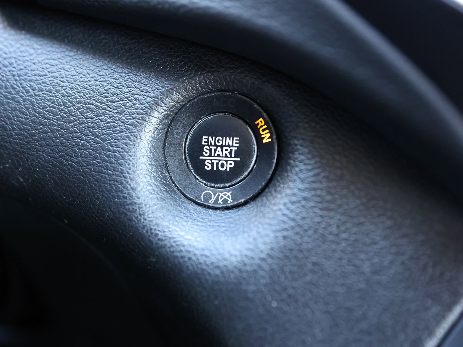 Used 2019 Jeep Cherokee Limited image 32