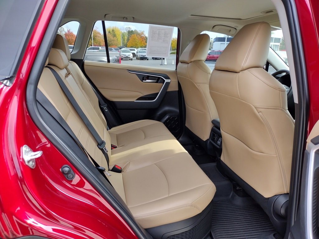 Used 2025 Toyota RAV4 XLE Premium image 10