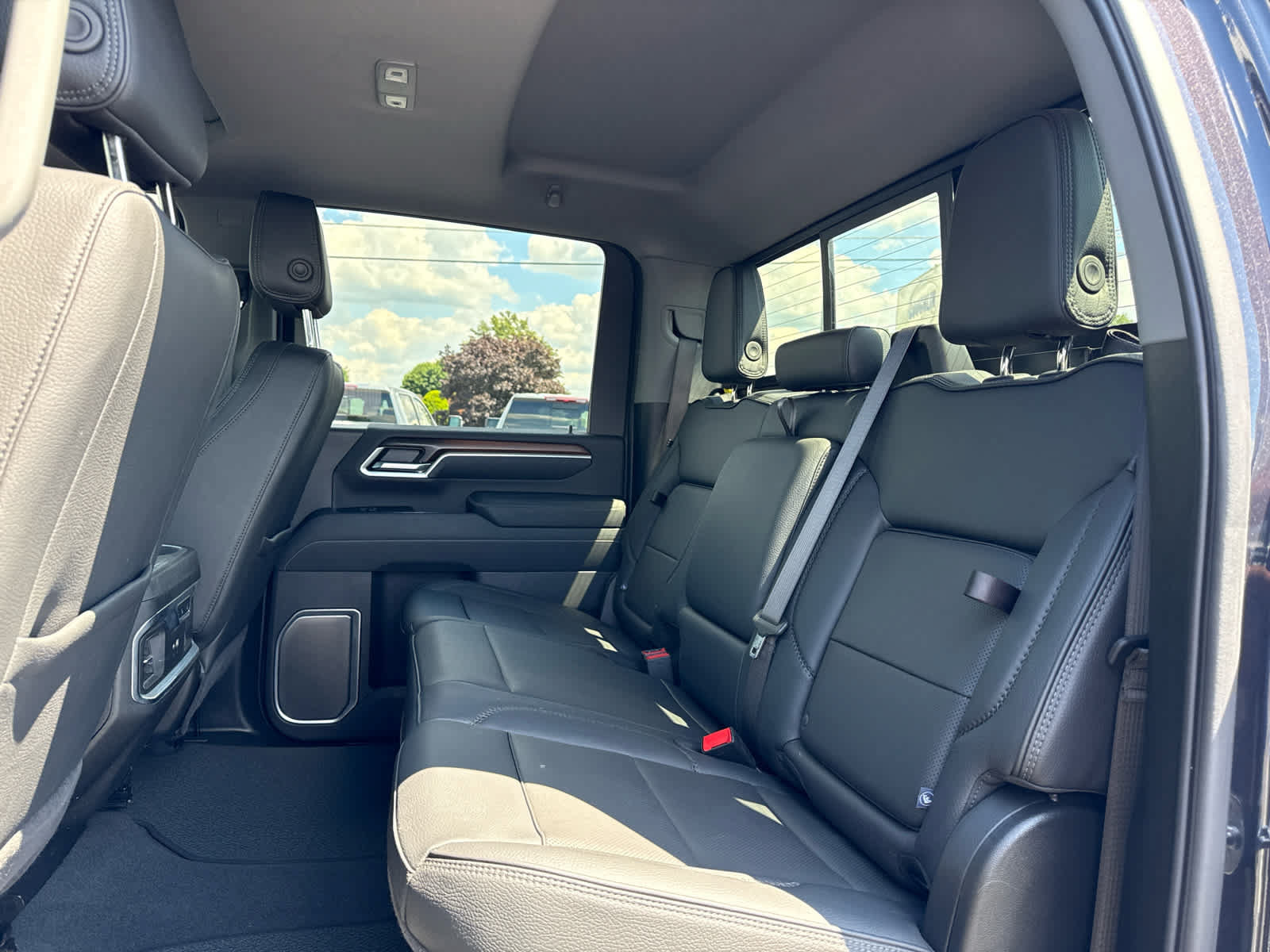 Certified 2026 GMC Sierra 3500 Denali w/ Denali Reserve Package AWD/4WD image 23