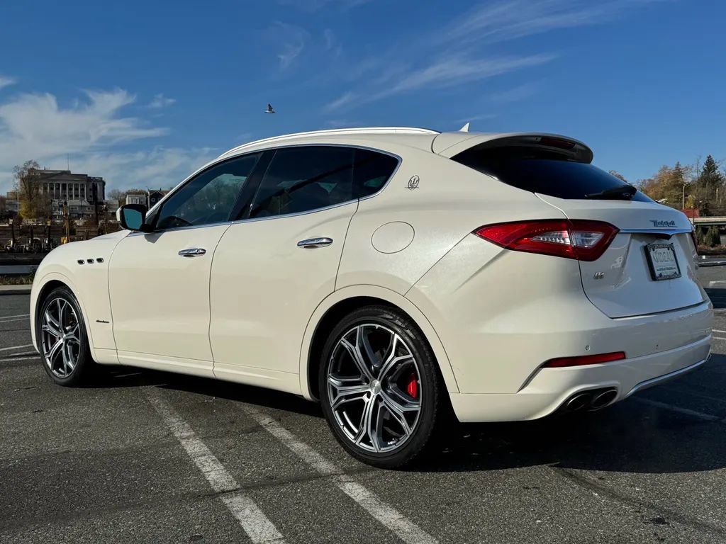 Used 2019 Maserati Levante GranLusso image 4