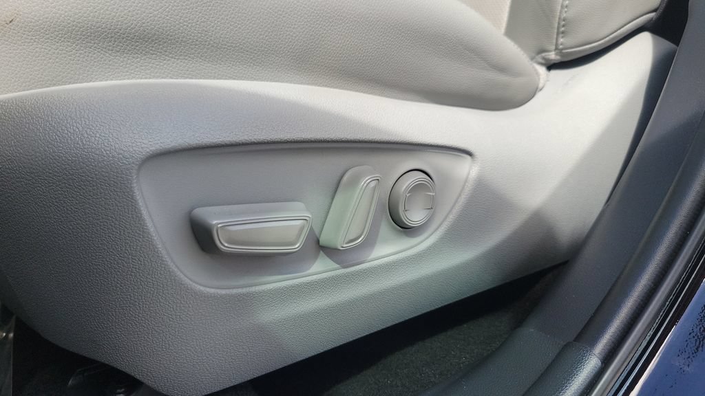 Certified 2021 Toyota Highlander Limited FWD image 16