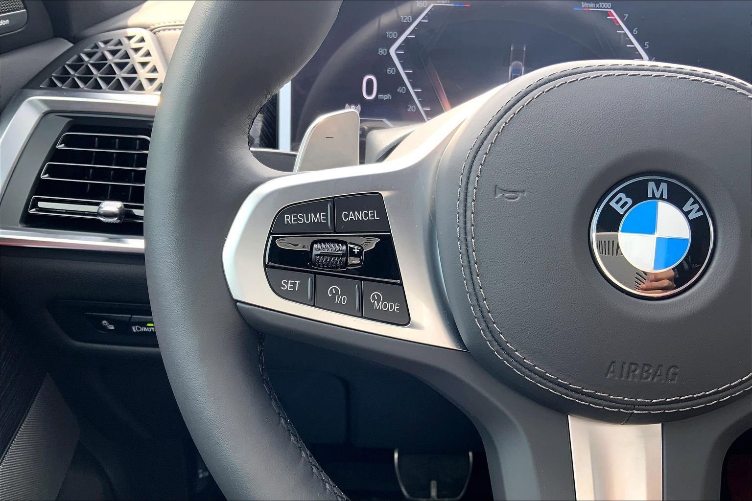 Used 2026 BMW X6 xDrive40i w/ Climate Comfort Package image 23