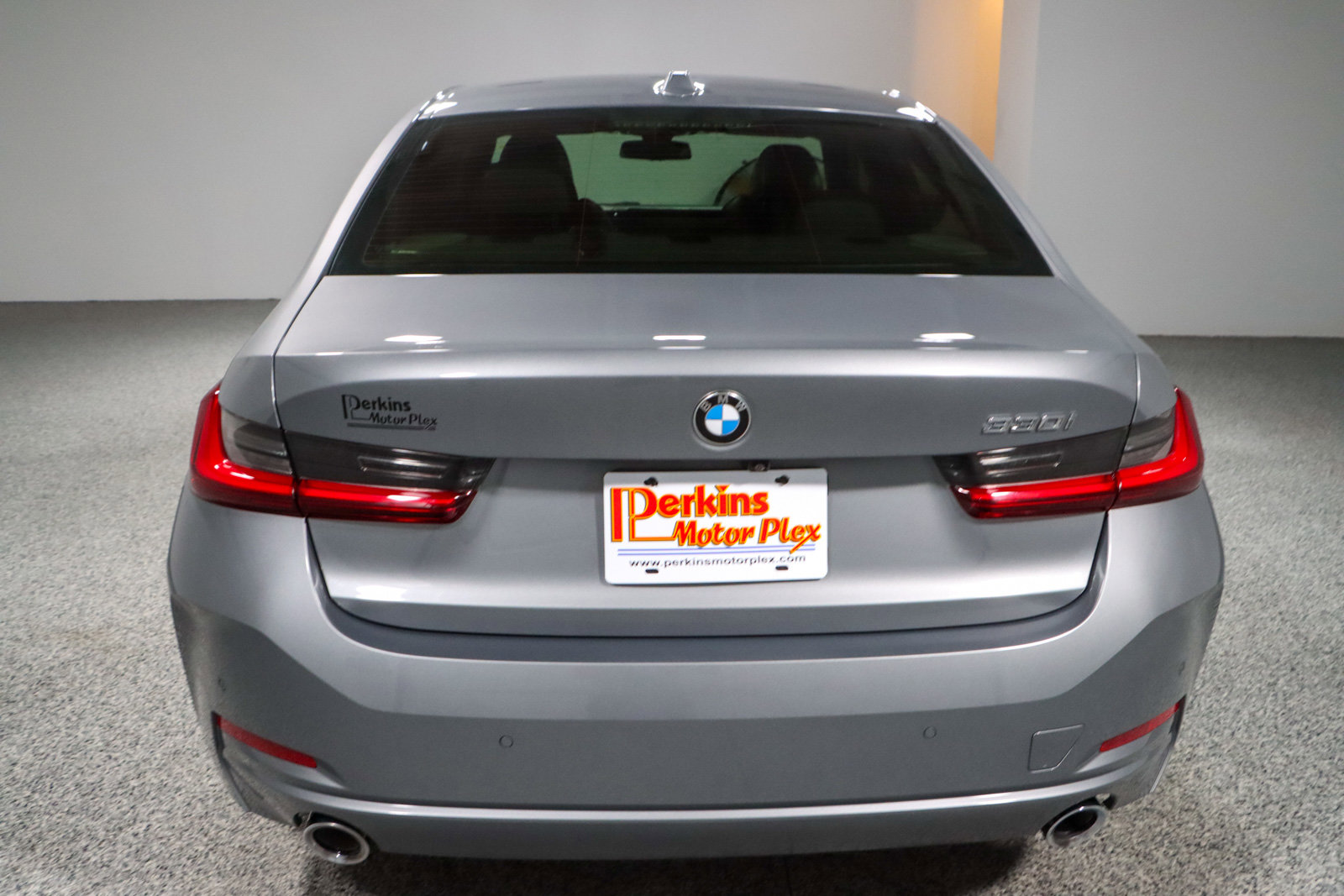 Used 2023 BMW 330i Sedan w/ Premium Package image 8