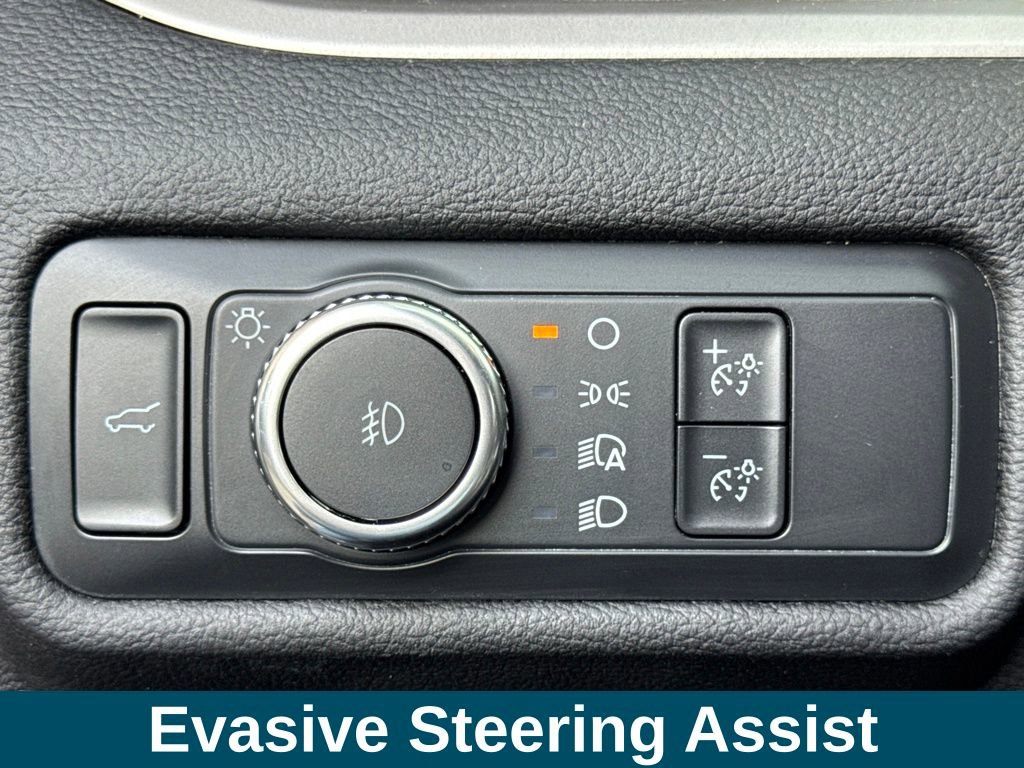 Used 2022 Ford Explorer XLT w/ Equipment Group 202A image 17