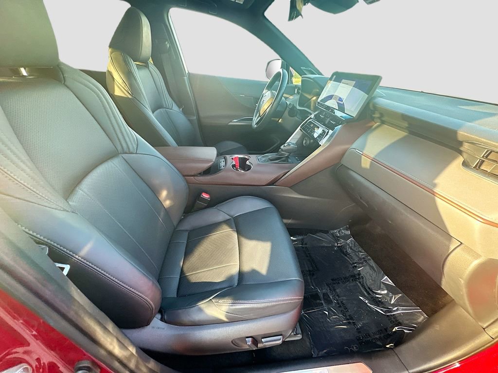 Used 2023 Toyota Venza Limited image 28